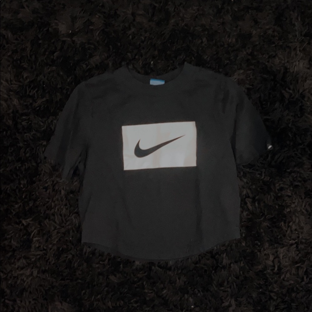 black nike logo cropped tee. size small.